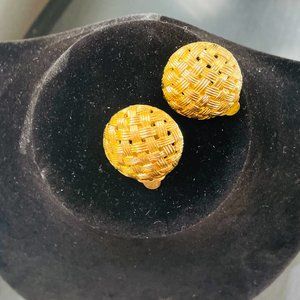 VNT 10K Metal, Magnet, and Acid tested for validity.  Basket weave Earrings